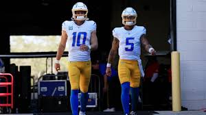 Justin Herbert injury status: Chargers QB leaves game, Trey Lance coming in