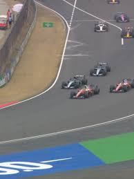 F1: Hamilton assusta no início, mas Mercedes volta a ponta do GP da China