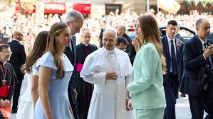 La princesa Leonor y la infanta Sofía van al concierto de Bad Bunny tras asistir a la misa con el Papa en Madrid