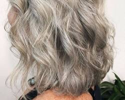 Image de Loose Waves Long Grey Hair