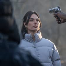 ‘Código Alarum’: Como é e onde ver o filme que rendeu a Isis Valverde indicação ao Framboesa de Ouro