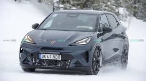 Cupra Raval (2026): Erlkönig ungetarnt im Schnee erwischt