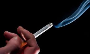 Álcool, tabaco e metanol podem causar cegueira, alertam especialistas