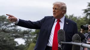 Trump Approval Rating: Dips Below 40% in September 2025 Surveys