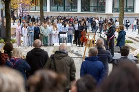 Hommage poignant: Arras honore Dominique Bernard, 3 ans après le drame!