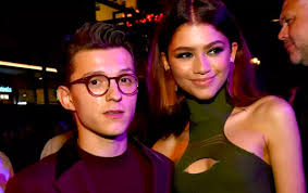 Zendaya explica por que 'se esconde' com Tom Holland em busca feroz por privacidade mesmo contra a vontade deles e rasga elogios ao noivo