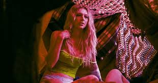 Hunter Schafer, da Euphoria, faz cena de topless, Lexi revela que é virgem