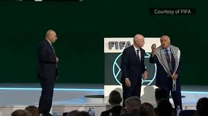 FIFA-Präsident will zwischen Israel und Palästina vermitteln – und scheitert: Kein Friedenspreis für Gianni Infantino!
