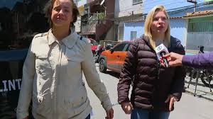 Algemada à irmã, ex-vereadora Veronica Costa deixa a sede da Polinter e é levada para presídio de Benfica, na Zona Norte do Rio