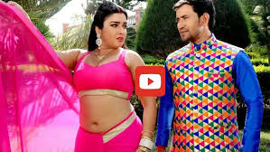 Bhojpuri Song: साड़ी का पल्लू गिरा आम्रपाली ने निरहुआ को बनाया दीवाना, देखें रोमांटिक Video