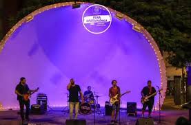 Banda londrinense GAF se apresenta no palco do Sextou na Concha