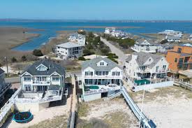 Wall Street & Supply Chain Crisis Drive Hamptons Home Prices Above $2M: Is the Safe Haven Bubble About to Burst?