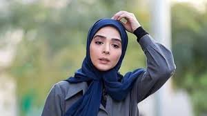 المیرا دهقانی با ظاهری شیک در کنار همسر و مادرش در اکران خصوصی «ناجورها» درخشید!