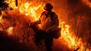Sandy Fire forces evacuation of nearly 44,000 Simi Valley residents