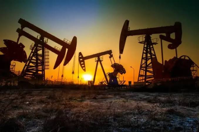 Saudi Arabia cuts oil exports from Yanbu as Houthi attacks threaten Red Sea shipping; weighs new Yemen campaign to retake coast