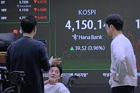 Enfila el peso a romper piso de 18 unidades por dólar