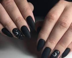 Hình ảnh về Black nails with moon