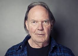 El otro, según asegura el periodista Michael Golberg en su blog, es un álbum de versiones de canciones folk grabado junto a Neil Young. - neil-young-17-01-14