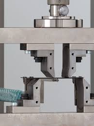 Flexure tests on composites | ZwickRoell