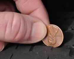 1 yen coin tire tread depth checkの画像