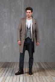 Résultat de recherche d'images pour "light beige chinos"