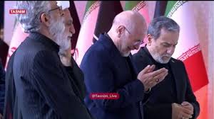 تصویر گریه‌های شدید قالیباف در مراسم تشییع رهبر انقلاب