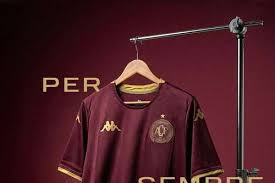 Chapecoense homenageia Torino com camisa grená para 2026
