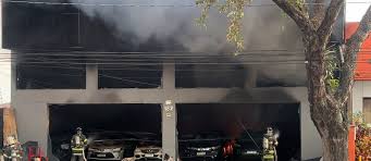 Suspeito de incendiar loja de carros e causar prejuízo de R$ 1 milhão invadiu apartamento antes de ser preso