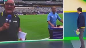 Tiago Leifert reclama de comentarista da Globo durante transmissão ao vivo no SBT: "Quer dominar todos os can…