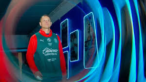 Chicharito Hernández cambia de profesión y ahora 'anuncia' autos