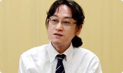 Io sono Koshiishi del Gruppo di Progettazione Meccanica. Sono stato project leader per Nintendo 3DS XL e capo della progettazione meccanica. Iwata Asks - ia_3ds_xl_image1