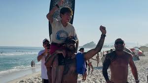 Filho de Pedro Scooby vence campeonato de surf sub-14 no RJ