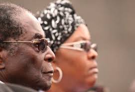 Hier im Beispiel Simbabwes Präsident Robert Mugawe und Frau Grace.