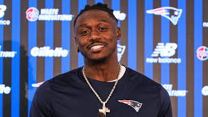 A.J. Brown in 'awe' to join childhood favorite Patriots, declines to discuss end of time with Eagles