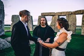 Résultat de recherche d'images pour "stonehenge celebration"