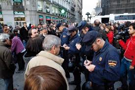 Resultado de imagen de stop desahucios agresiones policiales