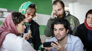 اکران یک کمدی جدید با حضور سینا مهراد، پردیس احمدیه، فرهاد آئیش و گوهر خیراندیش