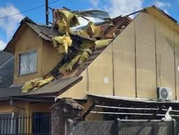 Tornado en Linares causa estragos en viviendas y alerta a la poblaci&oacute;n chilena