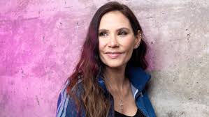 Annie-Soleil Proteau: Parler de la criminalité dans sa famille l'a poussée à agir pour les autres