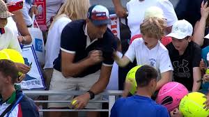 US Open: Mann stiehlt Kind Kappe – Empörungswelle im Netz! - Imagen principal del artículo