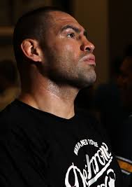 UFC heavyweight Cain Velasquez Moments after Cain Velasquez had the UFC heavyweight championship belt removed from his grasp by the right hand of Junior dos ... - UFC146_Openworkouts_23