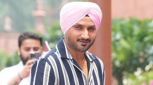 'गद्दार' लिखे जाने पर भड़के हरभजन स‍िंह, हाईकोर्ट में उठाए सवाल, पंजाब सरकार को घेरा