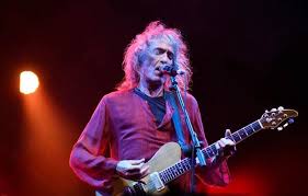 Muere a los 63 años Robe Iniesta, el líder de Extremoduro