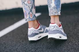 Résultat de recherche d'images pour "fille swagg de dos"