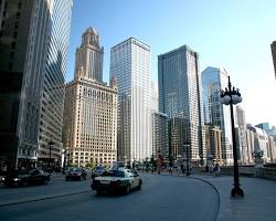 Image of Chicago skyline with Wacker Drive