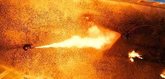 Einer der besten Actionfilme 2025 streamt erstmals im Abo: Er begeistert mit abgefahrenen Ideen und krachenden Kämpfen