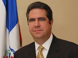 El aspirante a la nominación presidencial del Partido de la Liberación Dominicana (PLD), Francisco Javier García Fernández, intensificó la recaudación de ... - 5SD35SD245javier_garcia_francisco_posando