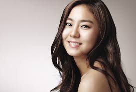 Uee (also known as, Kim Yu Jin) is a member of the idol group, After School. She is also an actress and played the role of Yoo He Yi in You&#39;re Beautiful. - uee_dramafever