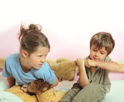 Resultado de imagen de hermanos jugando
