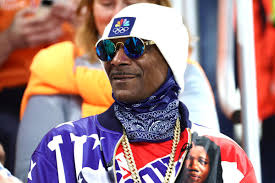 Snoop Dogg surprises restaurant owners with Winter Olympics tickets